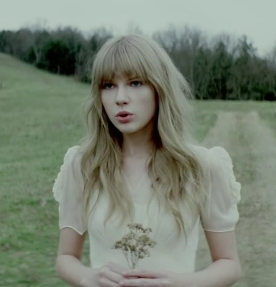Bangles That Taylor Swift Wore In Music Video 'Karma' Are Going Viral.