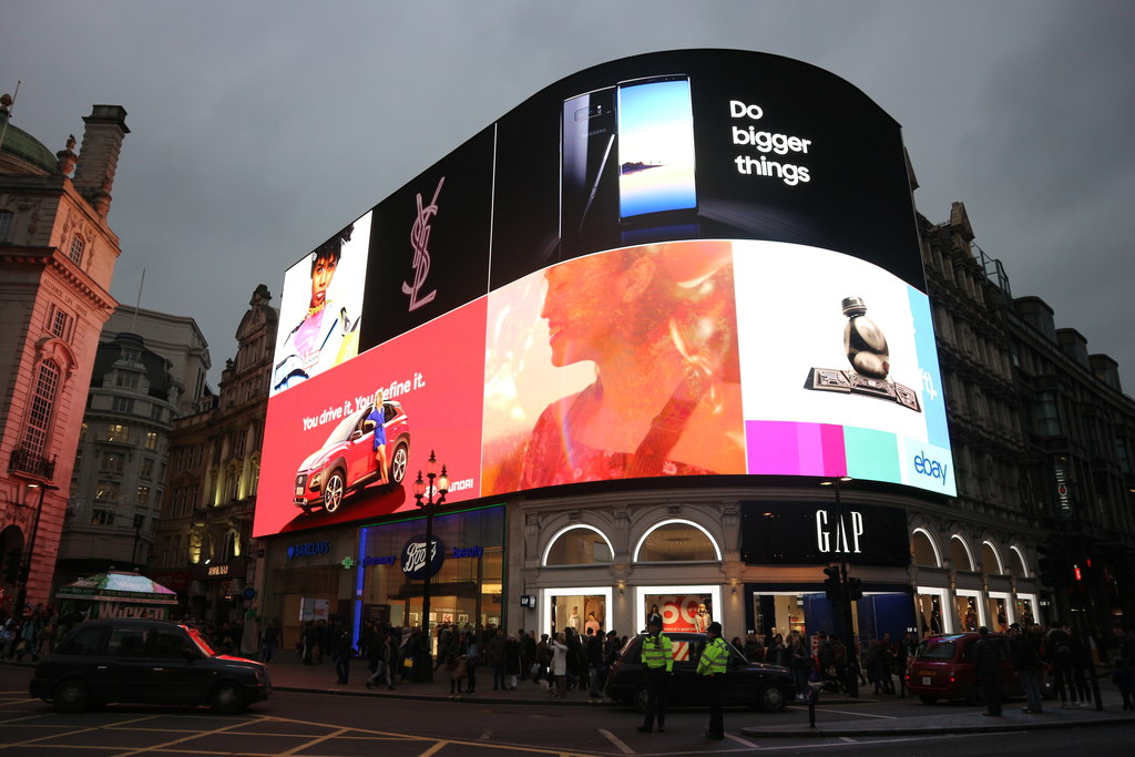 Digital OOH Market