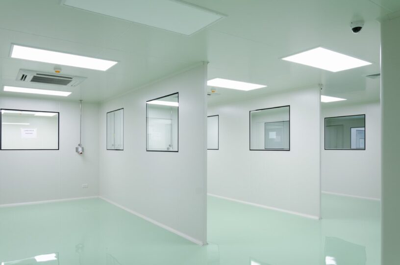 Cleanroom Lighting Market