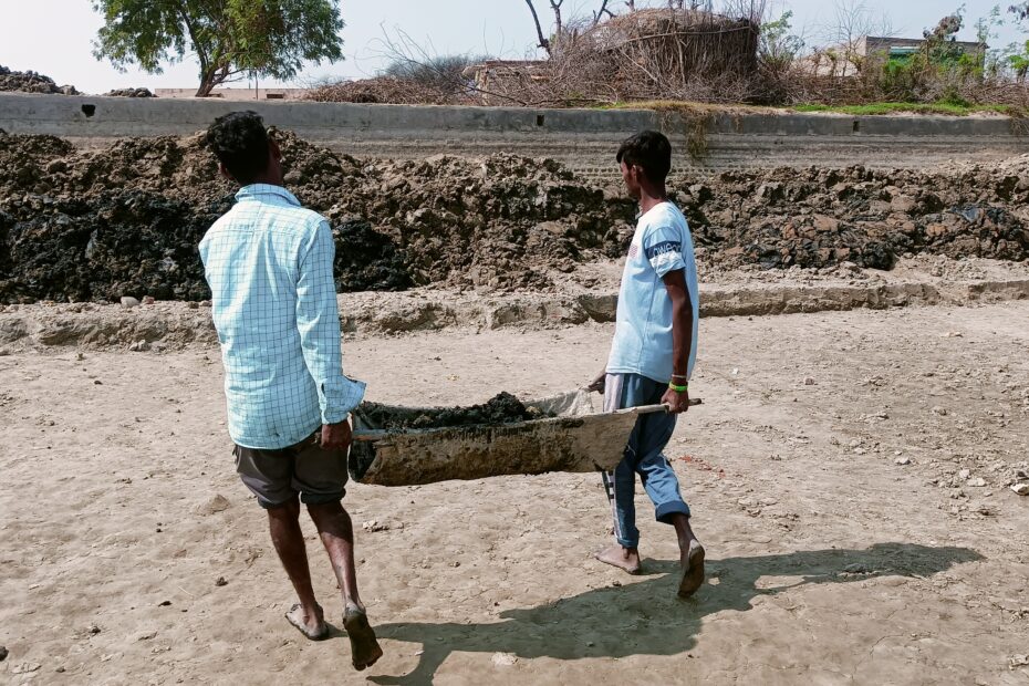 ndia jobs and wages tracker with PMI and payroll trends