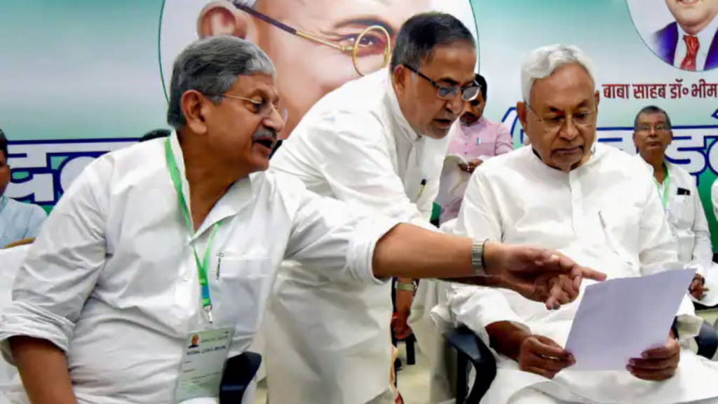 नीतीश कुमार की नई टीम: यादव समुदाय को पूर्ण बहिष्कार, कुर्मी-कुशवाहा का वर्चस्व, निशांत को नहीं मिली जगह