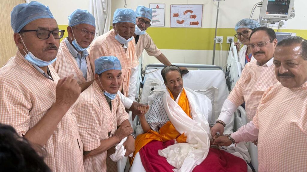 NEET पेपर लीक विवाद: वांगचुक का अनशन टूटा, Fast-Track Court बना — 34 दिनों में PM मोदी ने कैसे बदला पूरा 'गेम'?