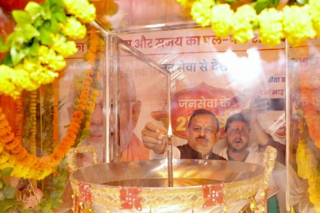 PM मोदी के जन्मदिन पर कानपुर में जला 'सेवा संकल्प दीप' — एक लाख दीये, वर्ल्ड रिकॉर्ड और पूरे एक महीने की रोशनी