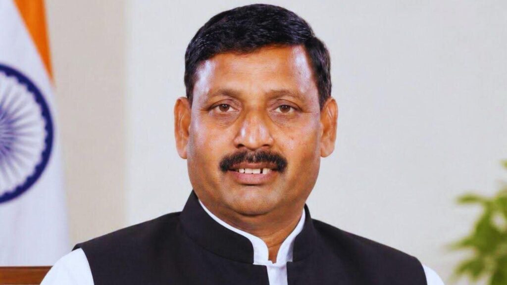BJP को बड़ा झटका: पूर्व सांसद धर्मेंद्र कश्यप का इस्तीफा और सपा की ओर रुख — बरेली की सियासत में भूचाल