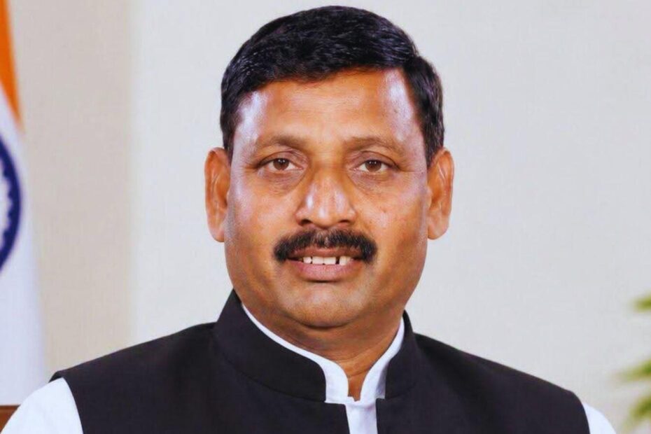 BJP को बड़ा झटका: पूर्व सांसद धर्मेंद्र कश्यप का इस्तीफा और सपा की ओर रुख — बरेली की सियासत में भूचाल