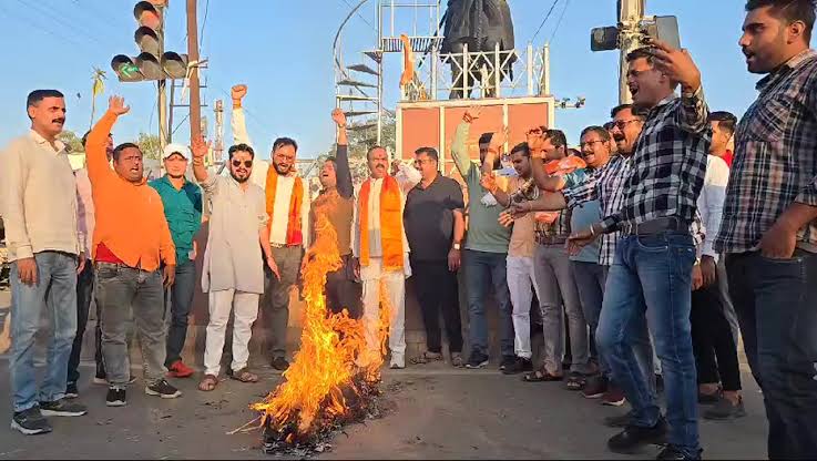 नवरात्रि में SP सांसद रामजी लाल सुमन का नॉनवेज विवाद: BJP बोली — यह सनातन विरोधी सोच है, वोट बैंक की राजनीति बंद करो