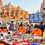 राम मंदिर में चढ़ावे की गिनती अब केसरिया जंपसूट में — जेब नहीं, मोबाइल नहीं, सिर्फ पारदर्शिता